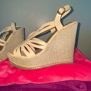 Tan wedges with chain around heel new
